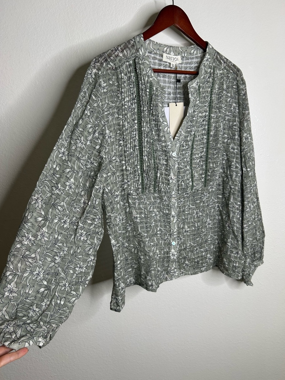 NWT Nation LA 100% Cotton Floral Sage Green Button Down Lightweight Blouse